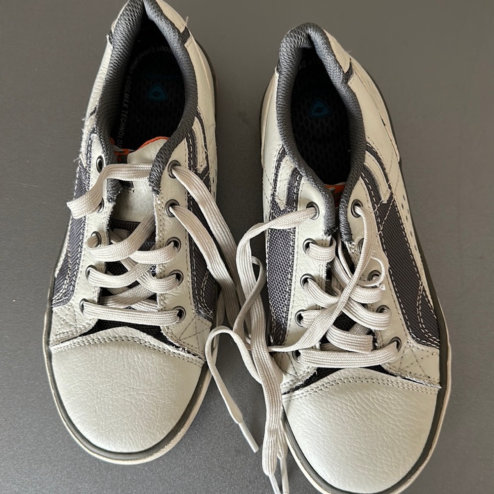 Boys Sketchers size 4